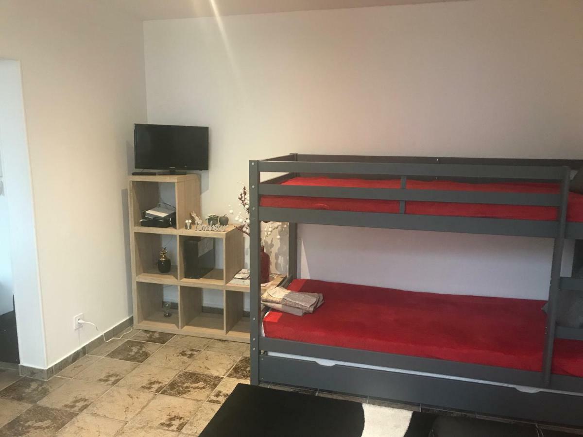 Studio Champagne Au Centre Ville Apartamento Annecy Exterior foto